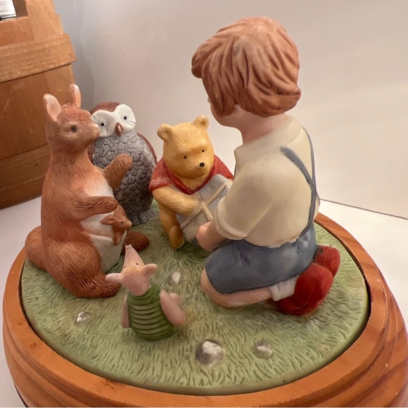 Classic Winnie The Pooh Three Cheers Musical Figurine Style 8176 Plays Memories - Picture 2 of 14